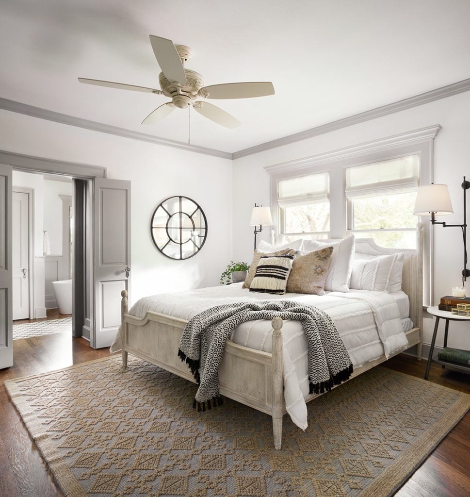 11 Best Bedrooms by Joanna Gaines: Here are the top ten bedroom designs and renovations done by Joanna Gaines from Fixer Upper! - Nikki's Plate #fixerupper #joannagaines