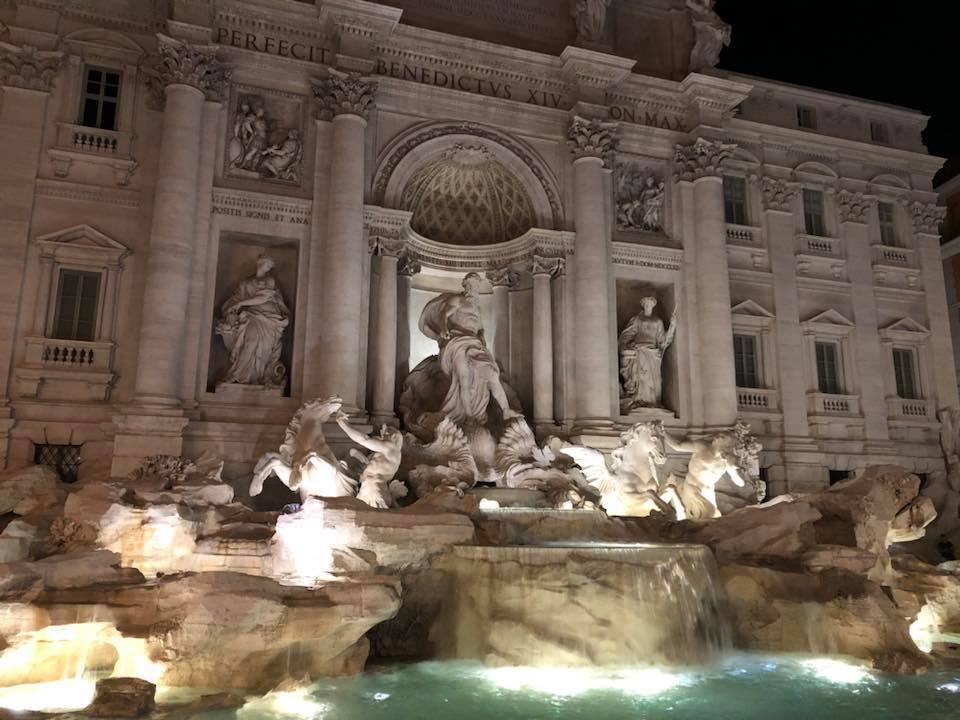 Here are the top 5 things to do while visiting Rome, Italy. Where to eat, where to stay and what to see! - Trevi Fountain