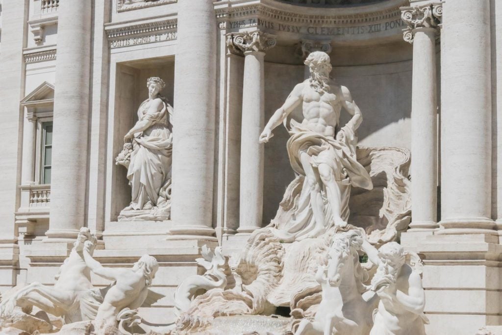 Here are the top 5 things to do while visiting Rome, Italy. Where to eat, where to stay and what to see! - Trevi Fountain