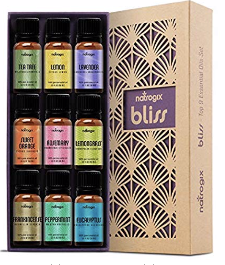 The Cozy Girl Holiday Gift Guide; Know someone who loves to stay at home, cuddled up, staying warm? Here are the perfect Christmas presents for her! Essential Oils