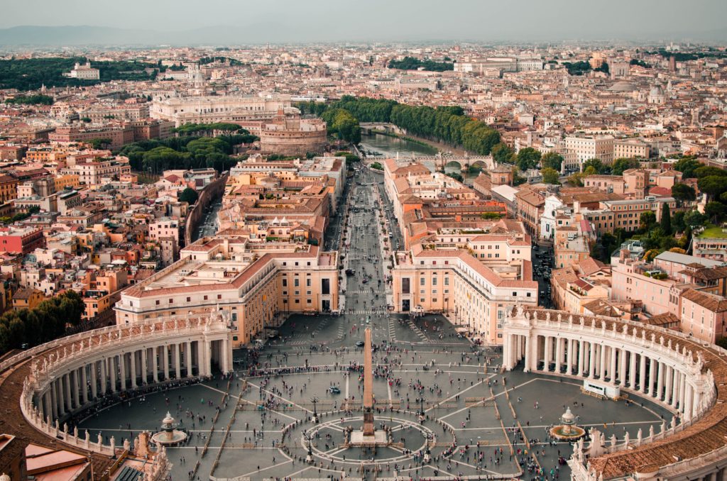 Here are the top 5 things to do while visiting Rome, Italy. Where to eat, where to stay and what to see! - Vatican