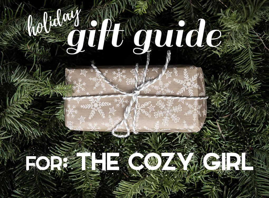 The Cozy Girl Holiday Gift Guide; Know someone who loves to stay at home, cuddled up, staying warm? Here are the perfect Christmas presents for her!  #giftguides #christmasgiftideas || Nikki's Plate