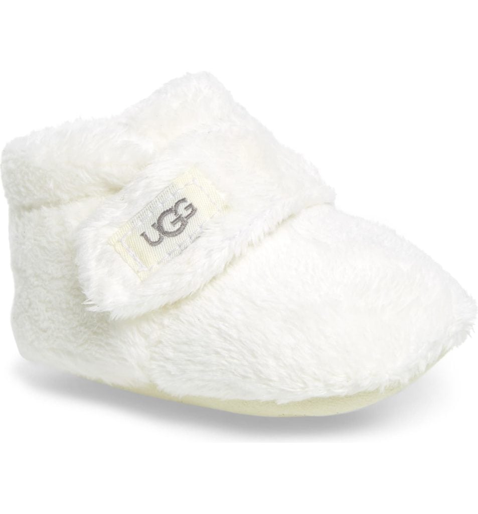 The Little Baby Holiday Gift Guide; Have a new baby to buy for this Christmas? Here are some present ideas for him or her! slippers #holidaygiftguide #newbaby #slippers