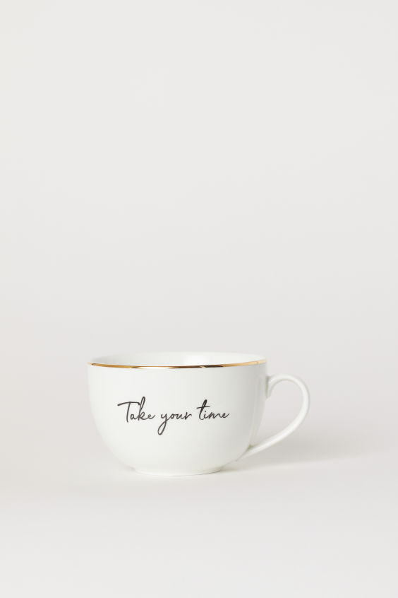 The Cozy Girl Holiday Gift Guide; Know someone who loves to stay at home, cuddled up, staying warm? Here are the perfect Christmas presents for her!  Coffee Mug