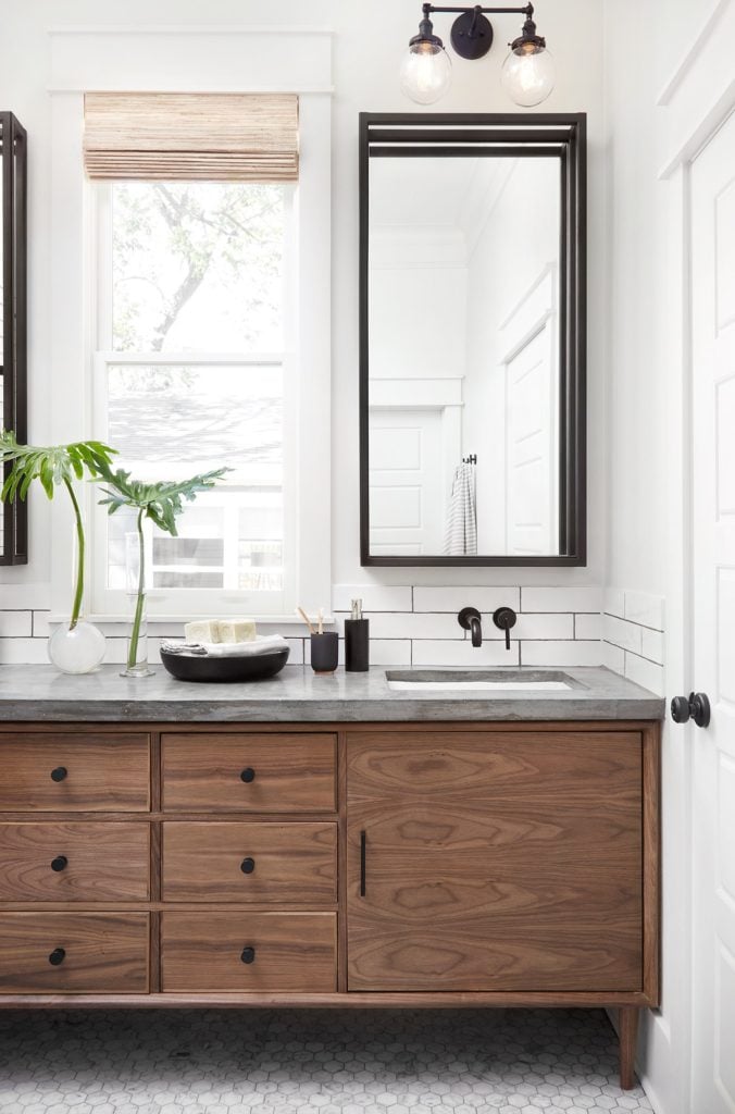Best Bathrooms by Joanna Gaines; Fixer upper's top bathroom renovations by Joanna and chip Gaines! These rustic, country with hints of modern perfection bathrooms are everything #joannagaines #bathroom #bathrooms #renovations || Wood Vanity, Black Mirror - Nikki's Plate