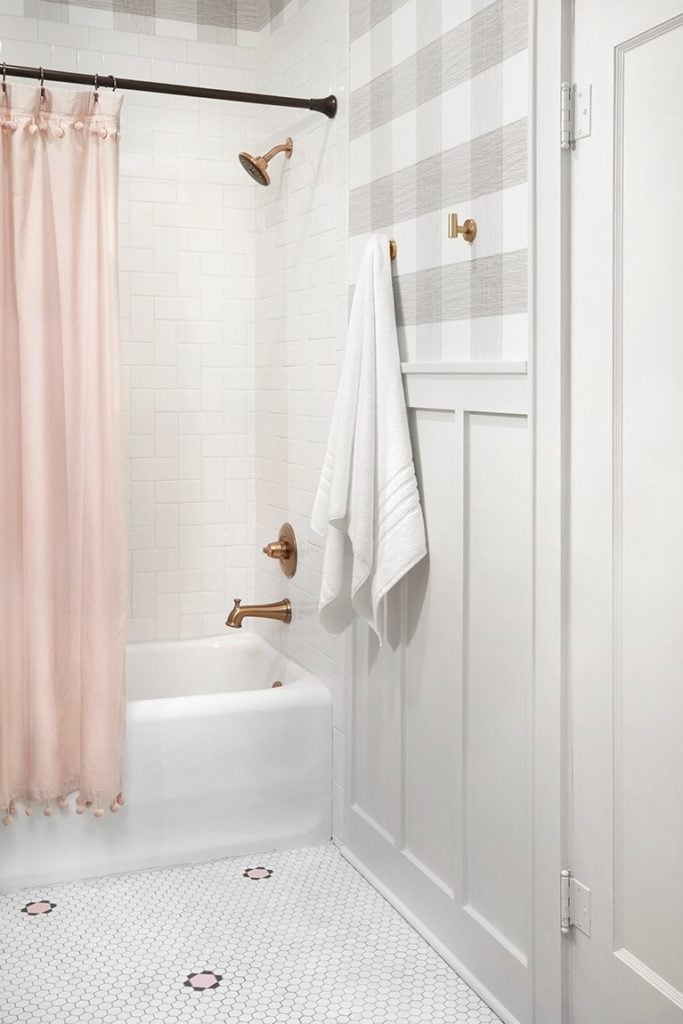 Best Bathrooms by Joanna Gaines; Fixer upper's top bathroom renovations by Joanna and chip Gaines! These rustic, country with hints of modern perfection bathrooms are everything #joannagaines #bathroom #bathrooms #renovations || Plaid wallpaper, white bathroom - Nikki's Plate