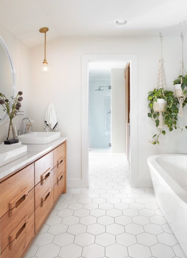 Best Bathrooms by Joanna Gaines; Fixer upper's top bathroom renovations by Joanna and chip Gaines! These rustic, country with hints of modern perfection bathrooms are everything #joannagaines #bathroom #bathrooms #renovations - Nikki's Plate