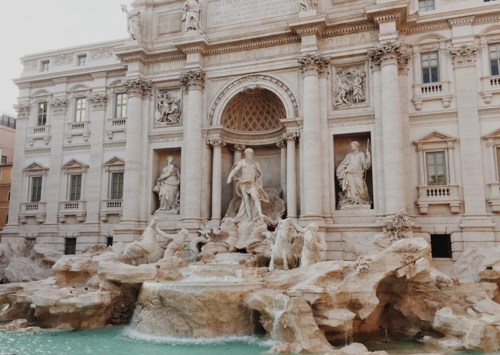 Here are the top 5 things to do while visiting Rome, Italy. Where to eat, where to stay and what to see! - Trevi Fountain