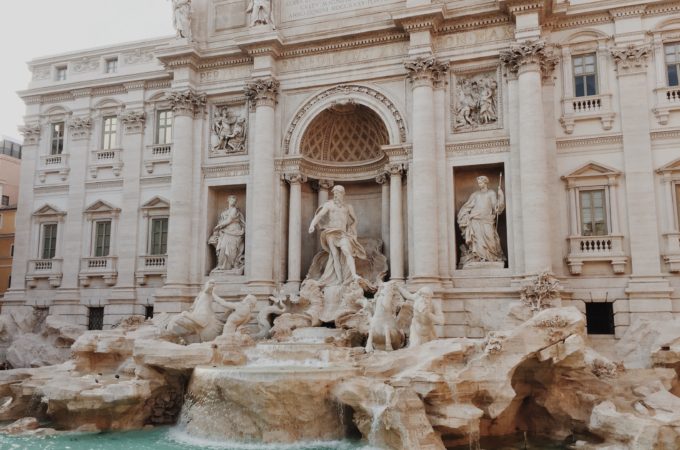 Here are the top 5 things to do while visiting Rome, Italy. Where to eat, where to stay and what to see! - Trevi Fountain