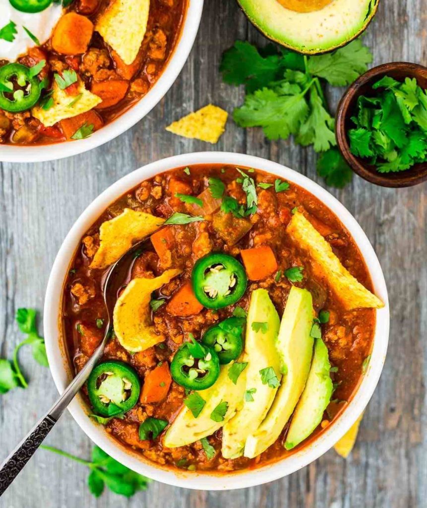 Healthy Make Ahead Freezer Meals for new moms and winter season prep! Crockpot, slow cooker and oven dinner ideas to freeze and pull out when ready to cook! Healthy Turkey Chilli - #glutenfree #dairyfree #healthyturkeychilli #freezermeals