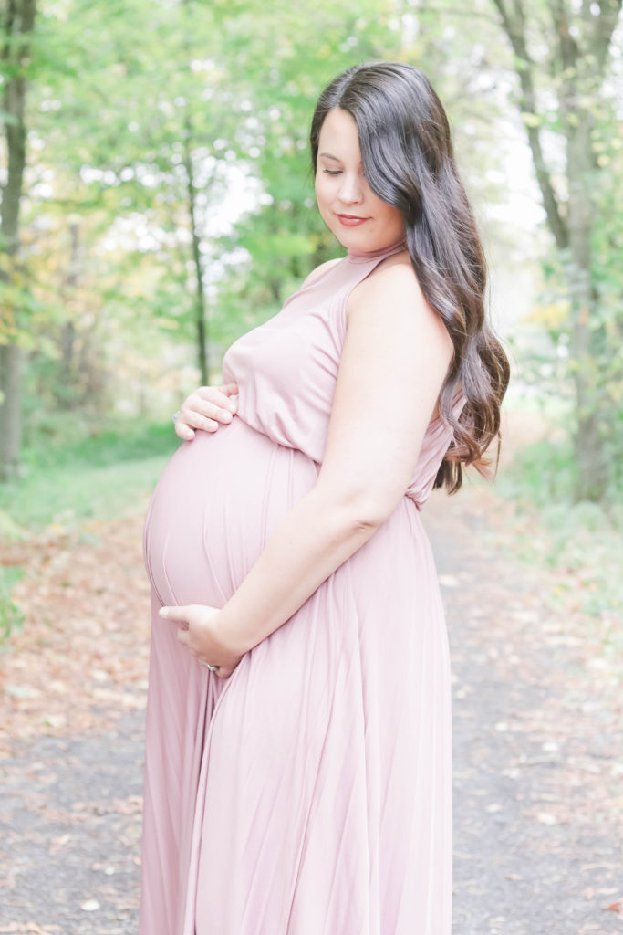 Pink Maternity Photoshoot; the complete collection of my baby girl maternity photo shoot in third trimester. #pregnancy #photoshoot #maternityphotoshoot