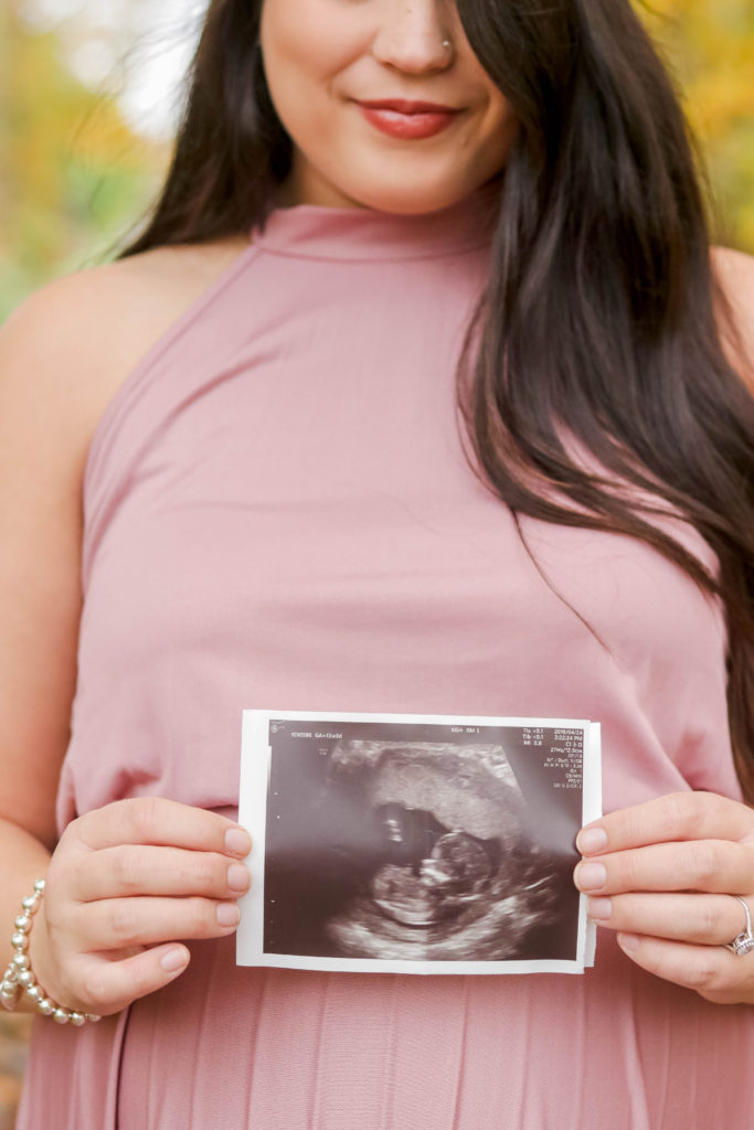 Pink Maternity Photoshoot; the complete collection of my baby girl maternity photo shoot in third trimester. #pregnancy #photoshoot #maternityphotoshoot