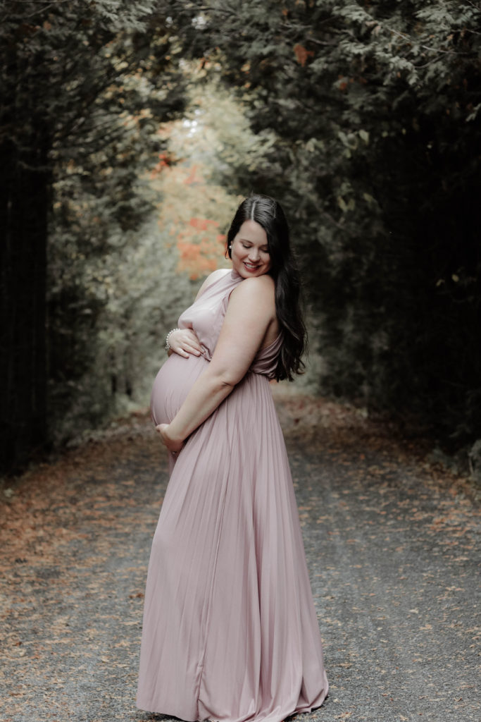 Pink Maternity Photoshoot; the complete collection of my baby girl maternity photo shoot in third trimester. #pregnancy #photoshoot #maternityphotoshoot