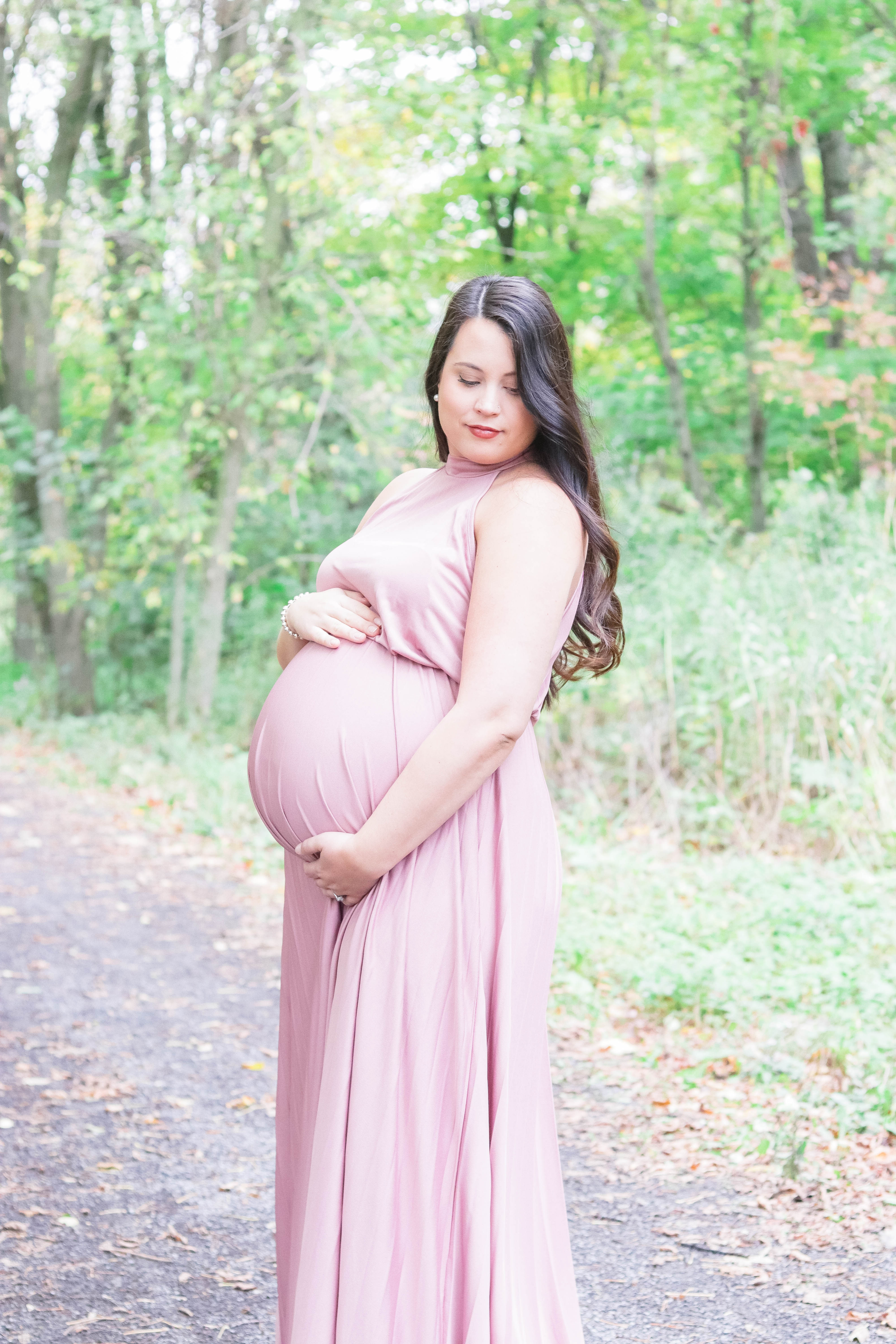 Pink Maternity Photoshoot; the complete collection of my baby girl maternity photo shoot in third trimester. #pregnancy #photoshoot #maternityphotoshoot