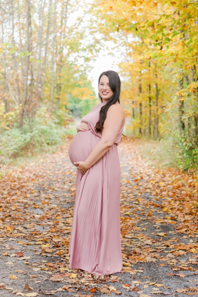 Pink Maternity Photoshoot; the complete collection of my baby girl maternity photo shoot in third trimester. #pregnancy #photoshoot #maternityphotoshoot