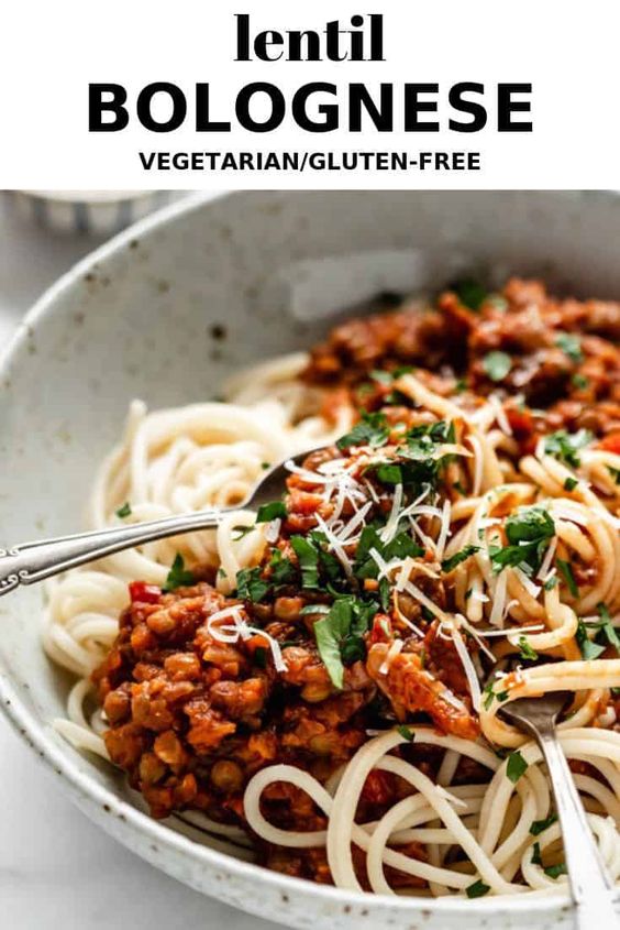 Healthy Make Ahead Freezer Meals for new moms and winter season prep! Crockpot, slow cooker and oven dinner ideas to freeze and pull out when ready to cook! Healthy lentil bolognese - #vegan #glutenfree #lentilbolognese #freezermeals