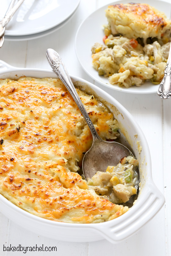 Easy Leftover Turkey Recipes; Not sure what to do with your leftover turkey from the holidays? Try these 15 easy and delicious recipes to avoid waste and keep you turkey stuffed! turkey shepherds pie casserole #leftoverturkey #shepherdspie