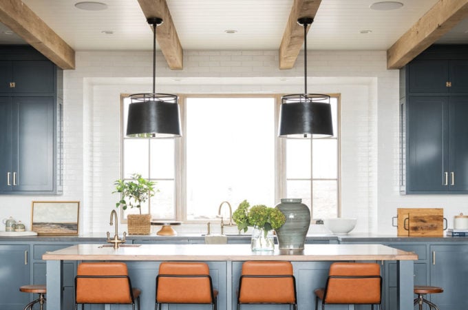 11 Best Kitchens by Studio McGee; A round up post of the best kitchens by Studio McGee! Blogger, and interior designer who knows how to renovate! Modern charm. Kitchen design and renovations. #kitchensbystudiomcgee #studiomcgee || Nikki's Plate