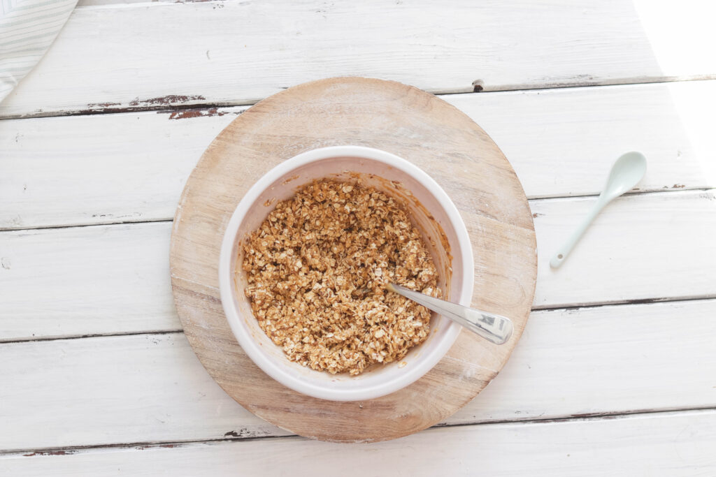 Quick and easy no bake Salted Caramel Energy Balls! Vegan, Gluten Free and refined sugar free. Healthy alternative to a sweet treat! Main ingredients include oats, almond butter and Maca powder! #energyballs #caramel || Nikki's Plate