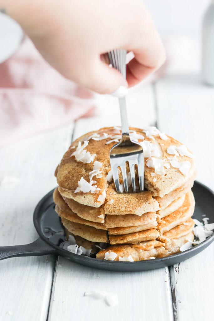 The Best Healthy Pancake Recipe; looking for healthy gluten free and dairy free pancakes? Look no further! Enjoy these fluffy soft delicious pancakes. The secret is in the gluten free flour, almond milk and coconut oil! #glutenfreepancakes #dairyfreepancakes