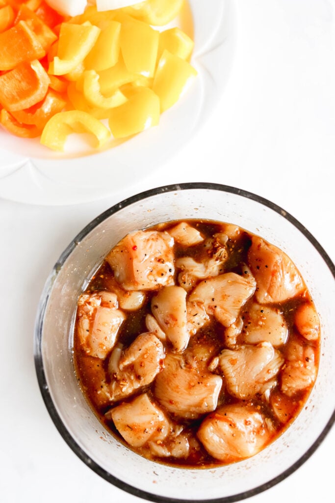 Marinating chicken cubes for skewer recipe