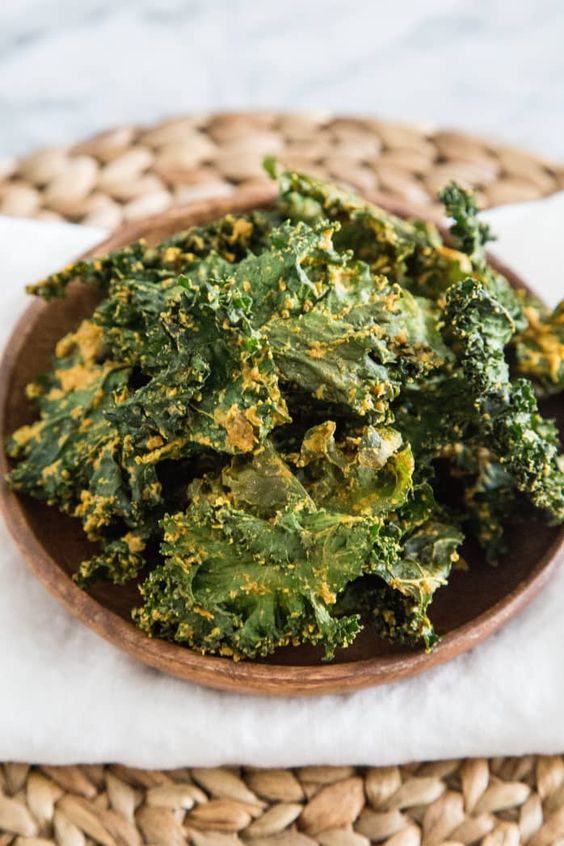 Snacks that Really Healthy People Eat; kale chips