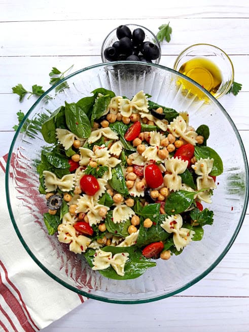 Salads for fast weight loss; 10 delicious and fresh salad recipes to help you loose those last few pounds this summer! - Greek Pasta Salad