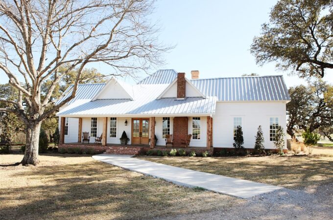 White Farmhouse Exterior: Joanna Gaines Full Farmhouse Tour: Entire look inside Chip and Joanna Gaines's home