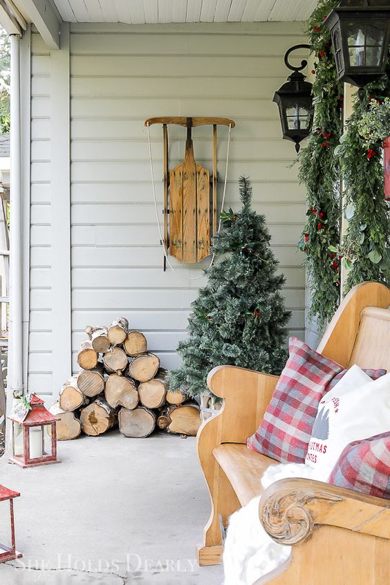 Simple Winter Front Porch Decor Ideas; ways to decorate your front door and home entrance this season!