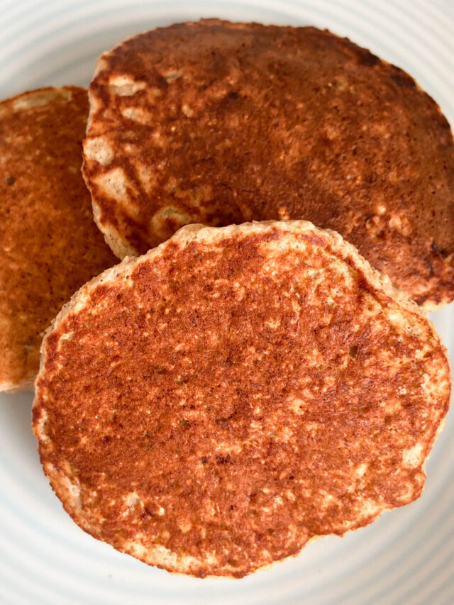 TODDLER OATMEAL AND BANANA PANCAKES STORY Nikki's Plate