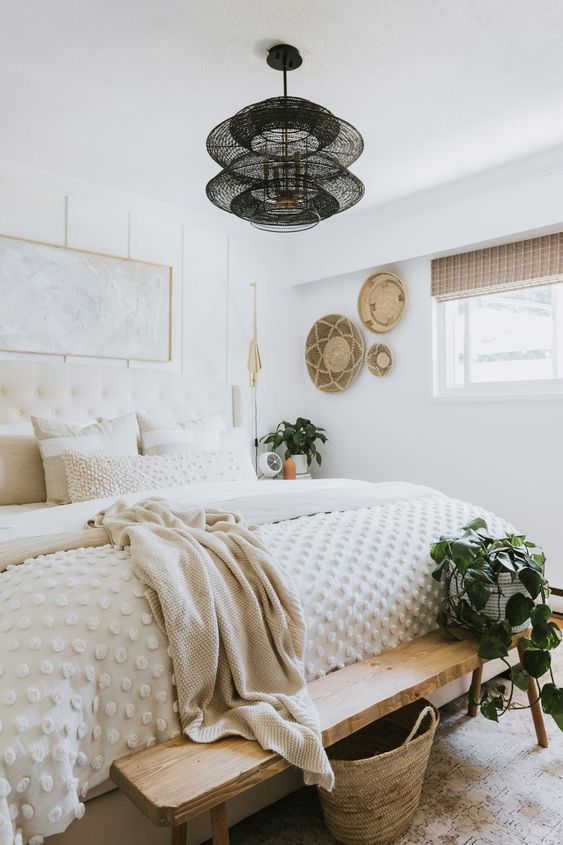 Cute Boho Bedroom Inspiration; Here are some neutral boho bedrooms ideas. Easy modern decor for a calm sleeping space!