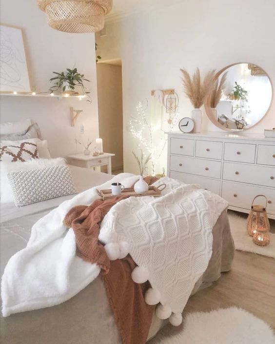 Cute Boho Bedroom Inspiration; Here are some neutral boho bedrooms ideas. Easy modern decor for a calm sleeping space!