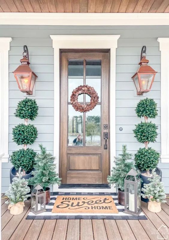 Simple Christmas Front Porch Decor Ideas; farmhouse christmas decor, farmhouse front door, wood, farmhouse christmas decor