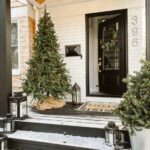 Simple Christmas Front Porch Decor Ideas; black and white