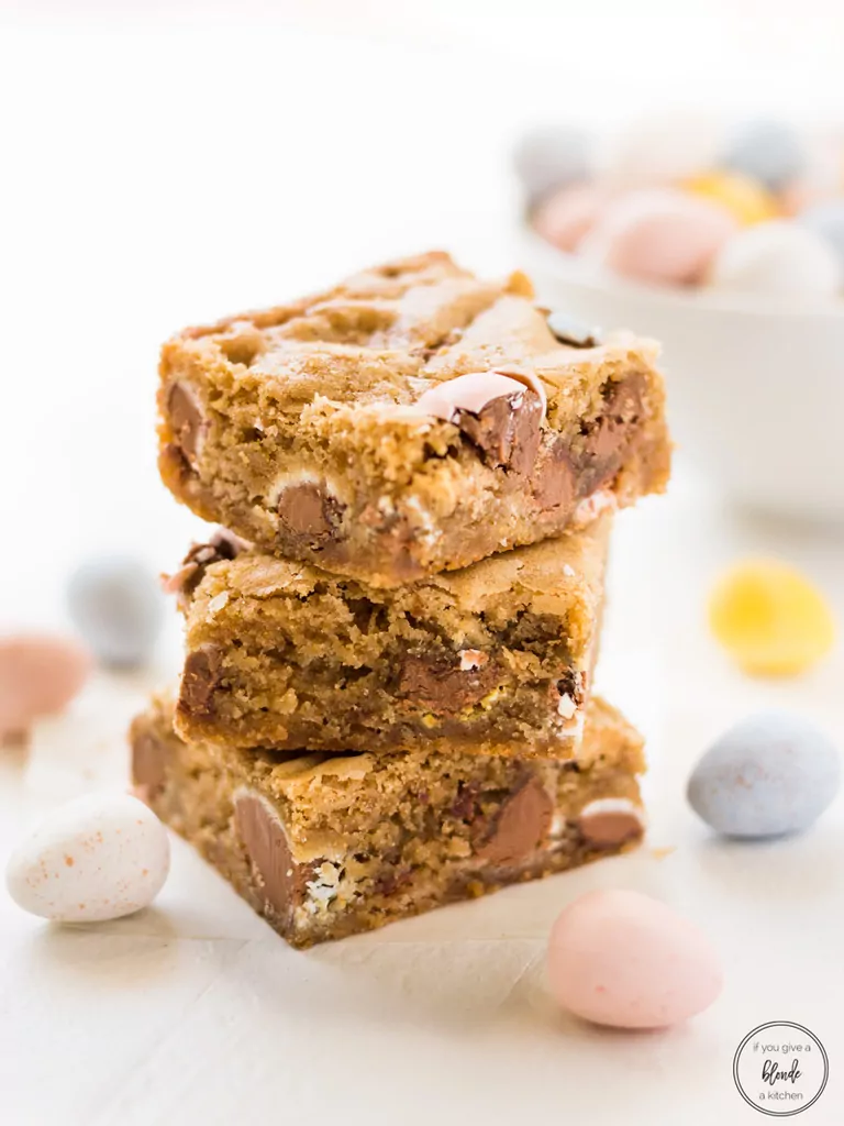 Mini egg easter blondies - 25 Creative Leftover Mini Eggs Recipes to Try This Easter; delicious and sweet recipes using extra Cadbury mini eggs - Baked goods, sweets, and cakes!