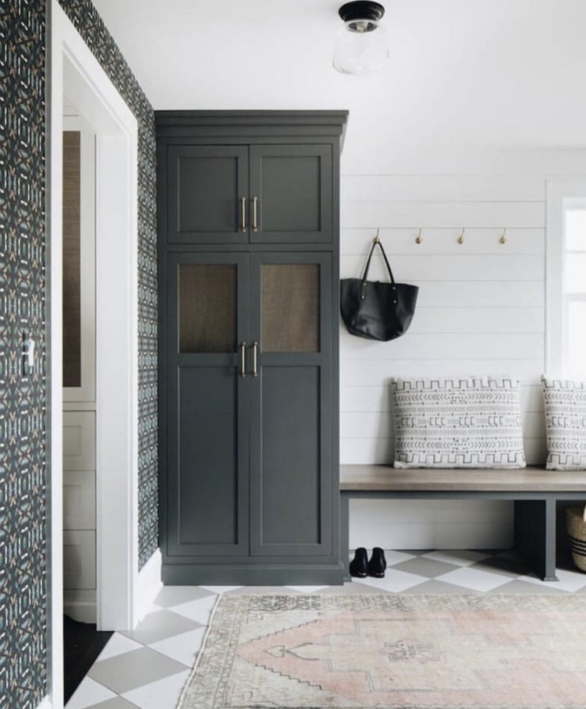 39 Tips to Decorate a Mudroom on a Budget; 