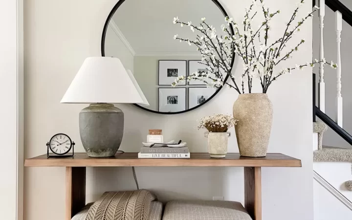 Ways to Style a Console Table; tips to style a console table the right way and make it an accent piece of your entryway, hallway or living room.