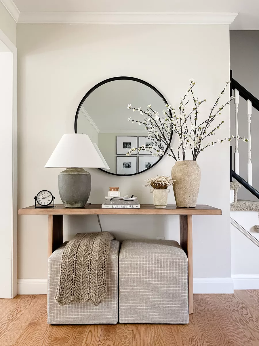 Tips for Decorating a Console Table in an Entryway