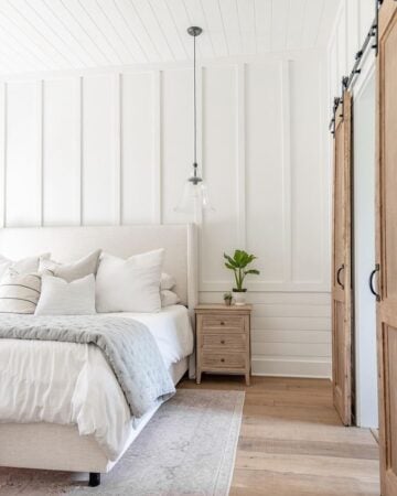 Top 10 Modern Farmhouse Bedroom Design Essentials round up of the best modern farmhouse bedrooms and what furniture plus accessories are key to it’s design.