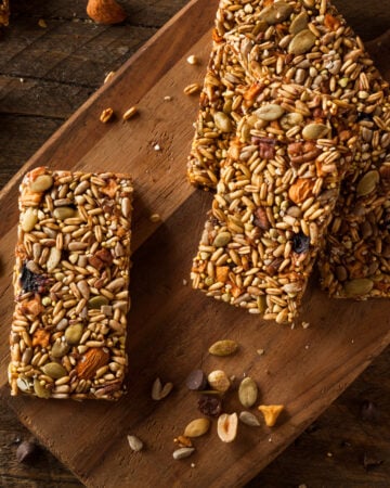Homemade Granola Bar Recipe with Pumpkin Seeds; This easy raw granola bar recipe is backed with pumpkin seeds, sunflower seeds, rice puffs, and almonds.
