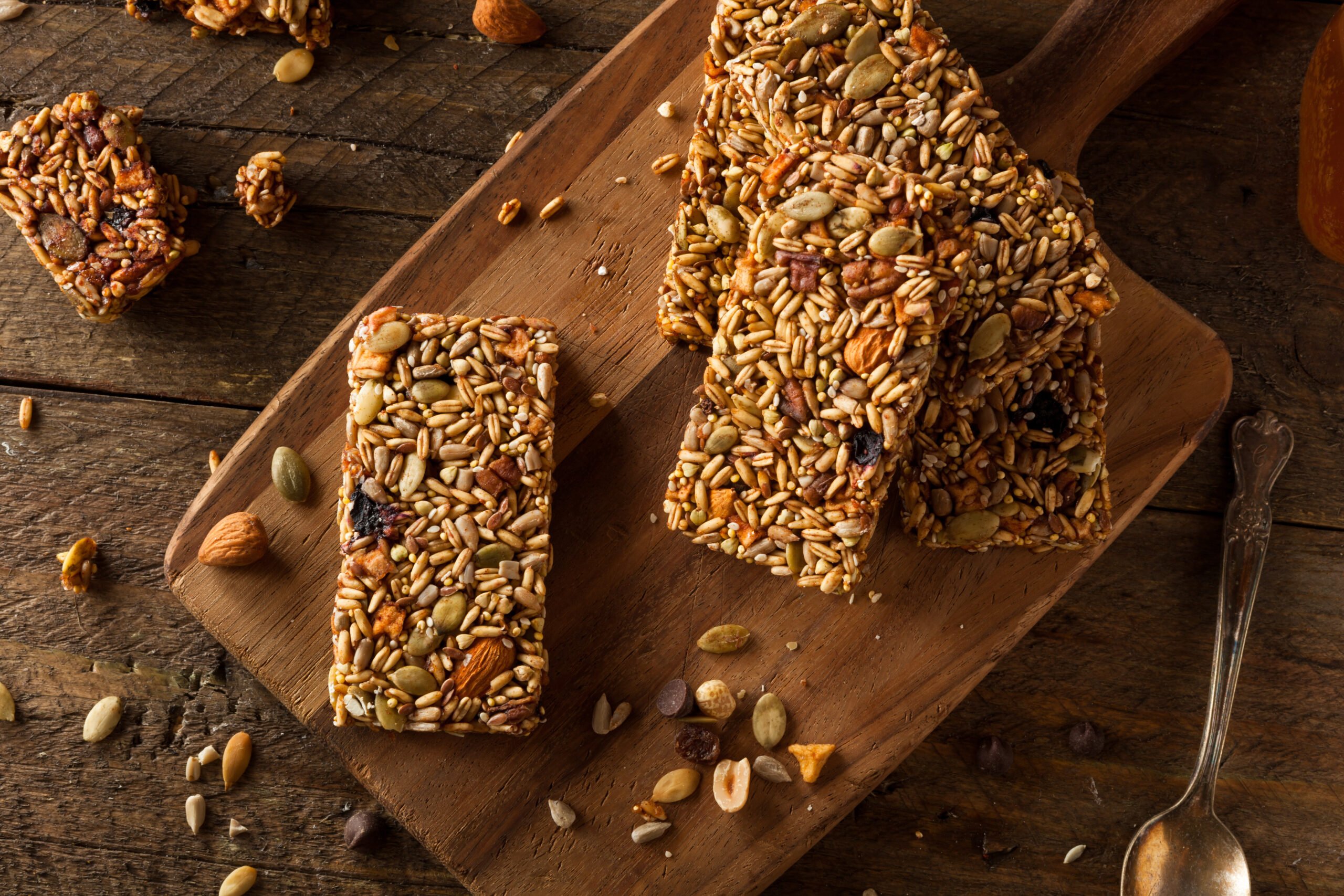 Homemade Granola Bar Recipe with Pumpkin Seeds; This easy raw granola bar recipe is backed with pumpkin seeds, sunflower seeds, rice puffs, and almonds.