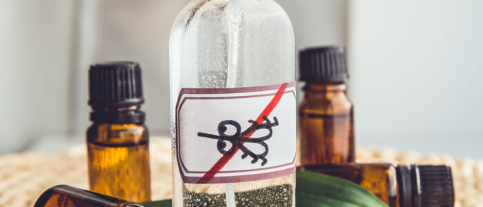 Homemade Natural Bug Spray Recipe; an easy essential oil spray to keep bugs and mosquitos away using witch hazel, citronella, eucalyptus, cedarwood, rosemary, geranium and lavender.
