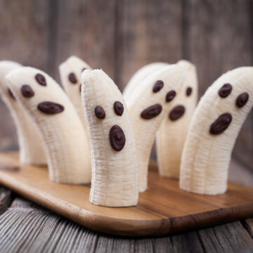 Halloween Banana Ghosts (Spooky Kids Snacks); A fun and scary Halloween snack for kids! Two ingredients, easy and healthy!