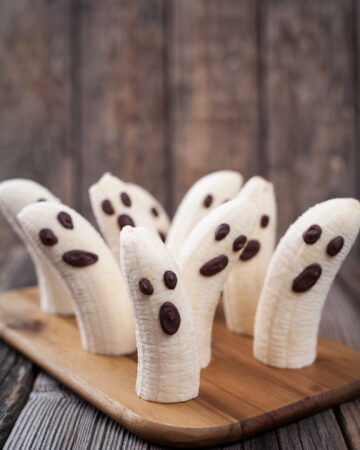 Halloween Banana Ghosts (Spooky Kids Snacks); A fun and scary Halloween snack for kids! Two ingredients, easy and healthy!