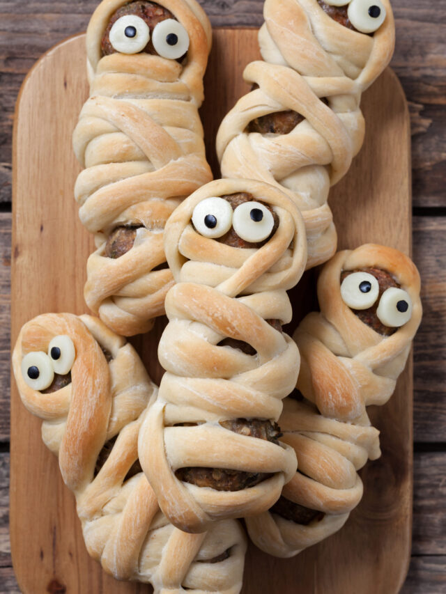 EASY HALLOWEEN HOT DOG MUMMY RECIPE