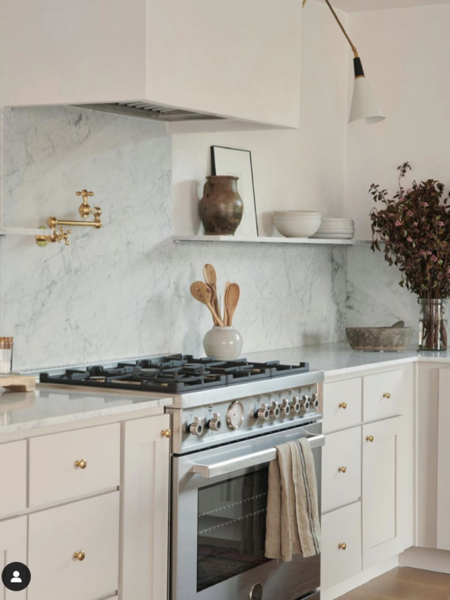 pot filler with marble back splash, gas stove