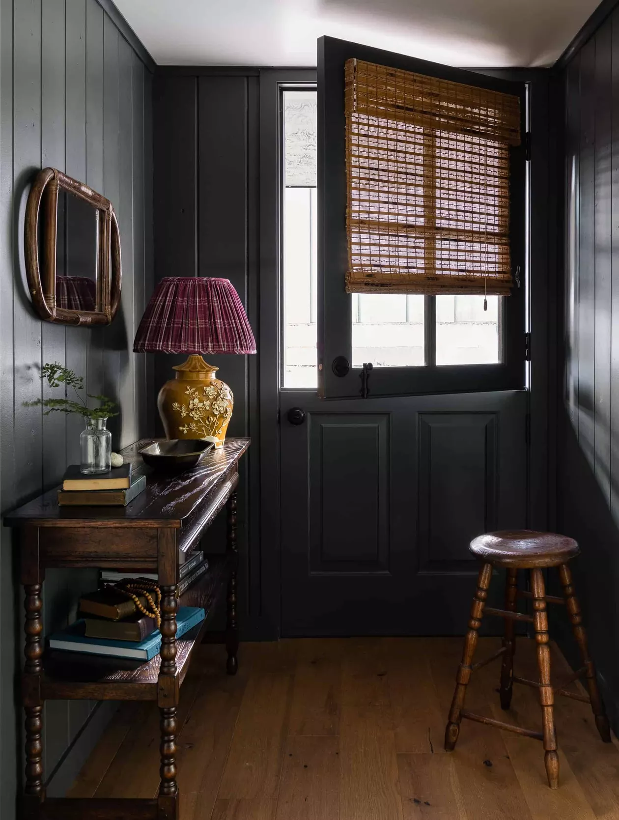 20 Beautiful Black Shiplap Wall Ideas; here are stunning black shiplap accent wall inspiration!