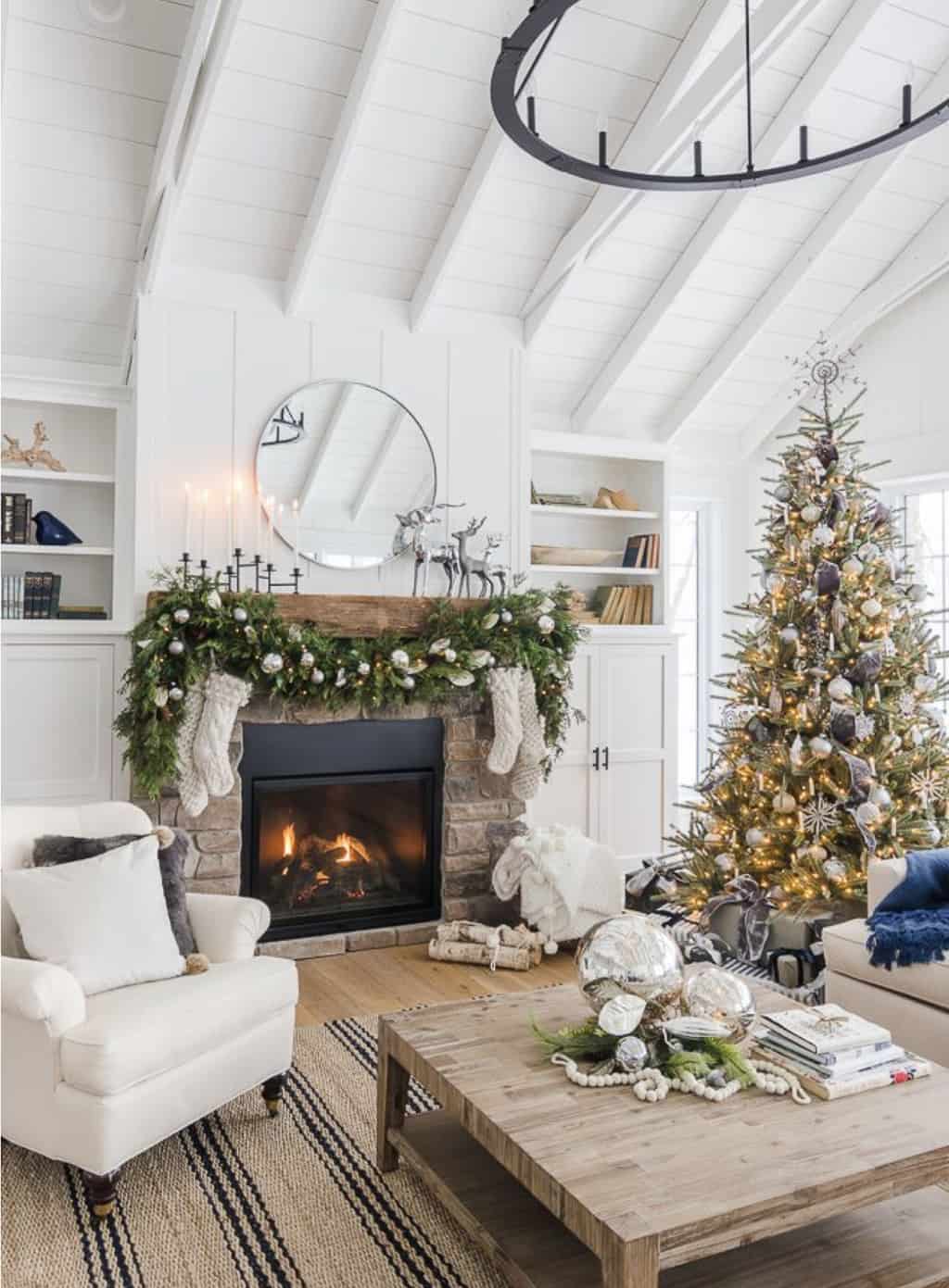 10 Common Christmas Decorating Mistakes to Avoid; here is your ultimate Christmas decor list to make sure you have the perfect set up this year!