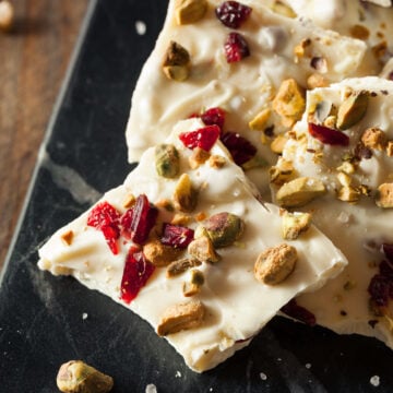 White Candy Bark Recipe; A Festive White Chocolate Holiday Bark with Cranberry and Pistachio! This recipe will definitely be a crowd favorite this Christmas!