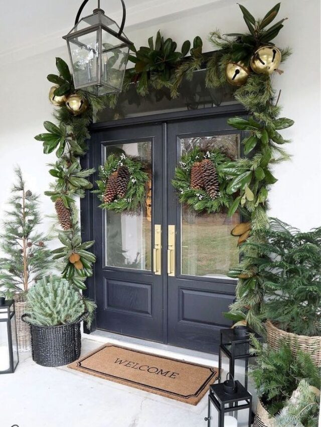 Farmhouse Christmas Front Porch Decor Ideas; rustic and charming holiday front porch decor ideas and all the tips to decorate your front porch this Christmas season!
